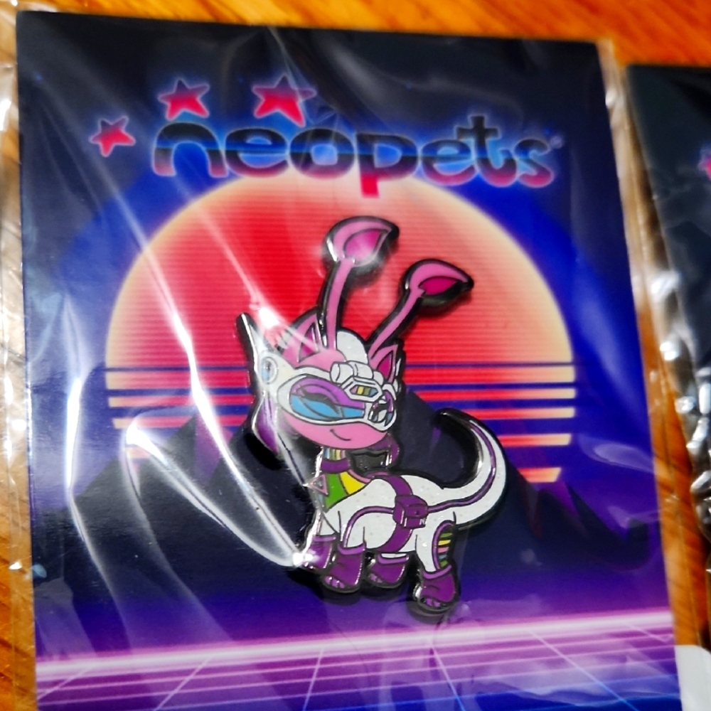 BNWT SDCC23 Neopets Eras Pin Set With Lanyard